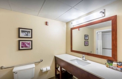 Executive Park Hotel | Comfort Inn NBA AllStar Hotel with Pool & Breakfast Access
