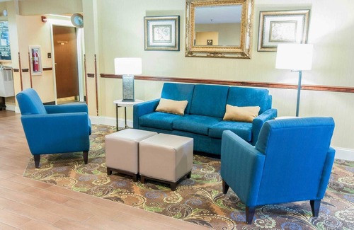 New Holland Hotel | Inviting Comfort Inn Amish Country with Eco-Friendly Amenities