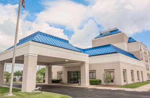 Lindbergh Lawns Hotel | Cozy Comfort Inn near NYS Fairgrounds with Family Amenities