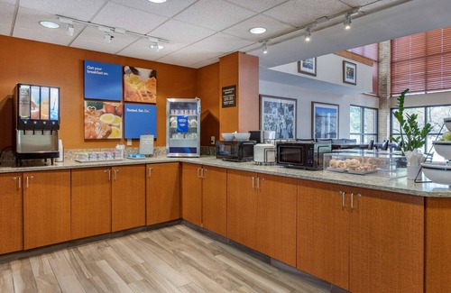 Okemos Hotel | Discover Comfort Inn Okemos - East Lansing: Rated 8.8/10