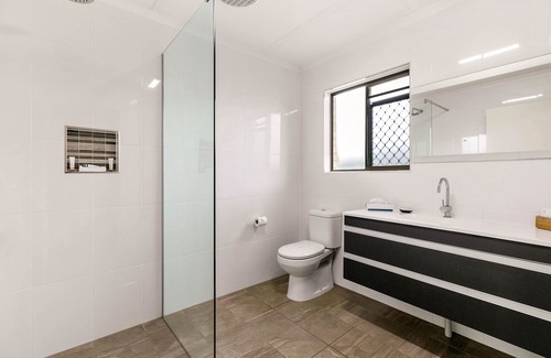 Pialba Hotel | Top-Rated Comfort Inn on Main Hervey Bay with Pool & Breakfast