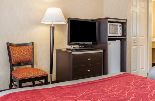 Retsil Hotel | Comfort Inn On the Bay: Family-Friendly with Delicious Dining