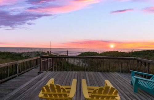Kill Devil Hills Hotel | Oceanfront Comfort Inn with Pool and Pet-Friendly Amenities