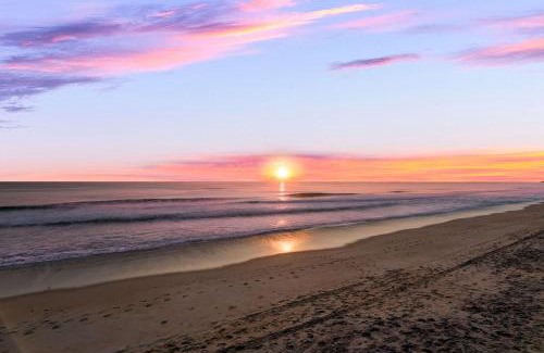Kill Devil Hills Hotel | Oceanfront Comfort Inn with Pool and Pet-Friendly Amenities