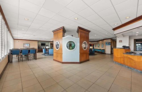 Kill Devil Hills Hotel | Oceanfront Comfort Inn with Pool and Pet-Friendly Amenities