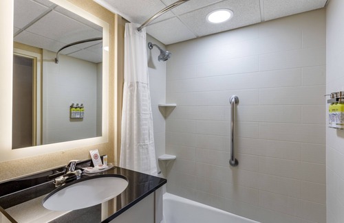 Paramus Hotel | Inviting Comfort Inn Paramus with Spa & Family Amenities