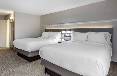 Paramus Hotel | Inviting Comfort Inn Paramus with Spa & Family Amenities