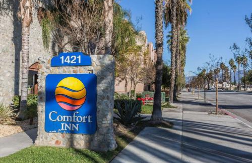 Westmont Hotel | Convenient Comfort Inn Pomona near Fairplex with Breakfast