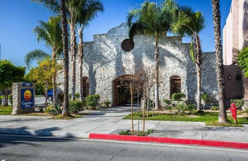 Westmont Hotel | Convenient Comfort Inn Pomona near Fairplex with Breakfast