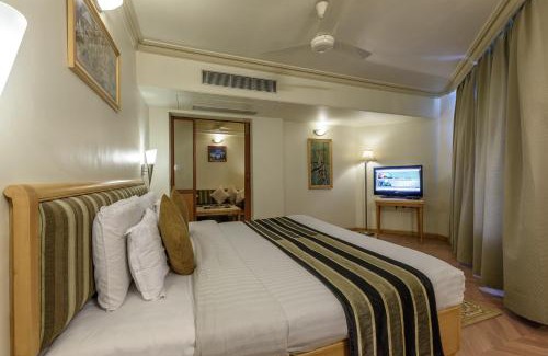 Navrangpura Hotel | Budget-Friendly Comfort Inn President with Breakfast & Accessibility
