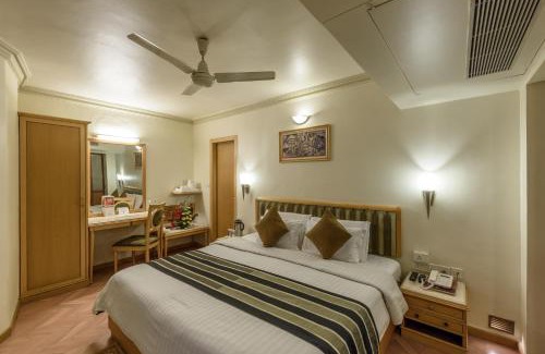 Navrangpura Hotel | Budget-Friendly Comfort Inn President with Breakfast & Accessibility