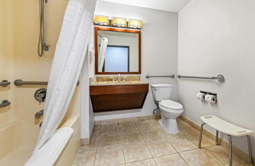 Rhinelander Hotel | Inviting Comfort Inn Rhinelander with Pool & Breakfast Options