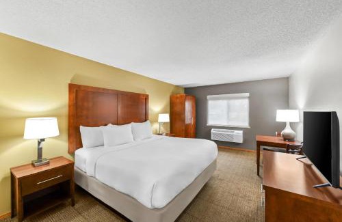 Rhinelander Hotel | Inviting Comfort Inn Rhinelander with Pool & Breakfast Options