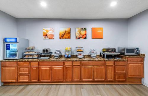 Rhinelander Hotel | Inviting Comfort Inn Rhinelander with Pool & Breakfast Options