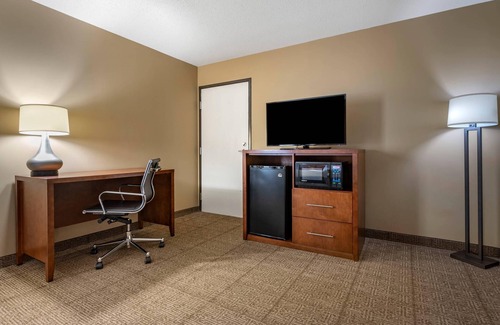 Romeoville Hotel | Eco-Friendly Comfort Inn Romeoville with Pool and Spa