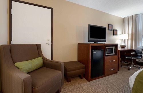 Romeoville Hotel | Eco-Friendly Comfort Inn Romeoville with Pool and Spa