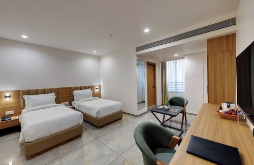 Ahmedabad Hotel | Comfort Inn Sapphire Chandkheda: Family-Friendly Retreat