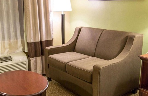 Shreveport Hotel | Cozy Comfort Inn Shreveport I-49 with Pool & Family Fun