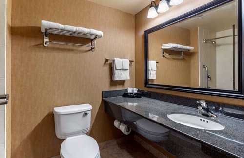 Sturgeon Falls Hotel | Budget-Friendly Comfort Inn Sturgeon Falls with Pool & Breakfast