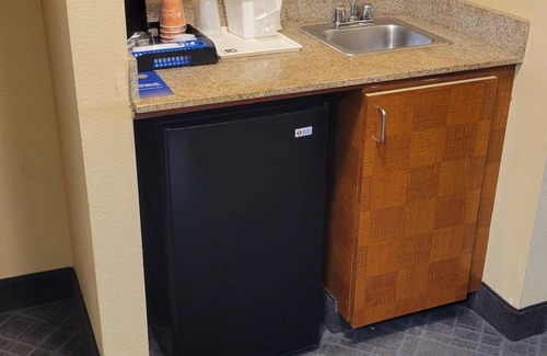 Stone Mountain Hotel | Convenient Comfort Inn & Suites Near Stone Mountain