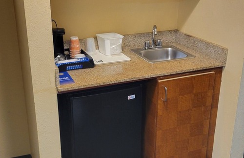 Stone Mountain Hotel | Convenient Comfort Inn & Suites Near Stone Mountain