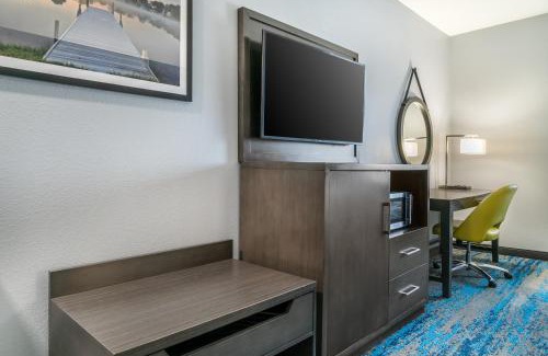 Adrian Hotel | Top-Rated Comfort Inn & Suites with Pool and Breakfast
