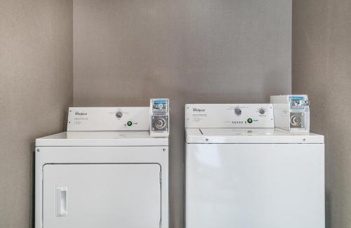 Adrian Hotel | Top-Rated Comfort Inn & Suites with Pool and Breakfast