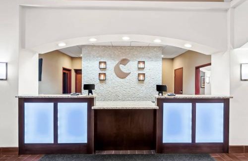 Allen Park Hotel | Convenient Comfort Inn & Suites Allen Park with Hot Tub
