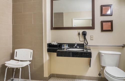 Smyrna Hotel | Relax at Comfort Inn & Suites Atlanta/Smyrna with Pool Access