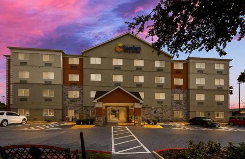 St. Johns Hotel | Welcoming Comfort Inn & Suites with Pool and Family Amenities