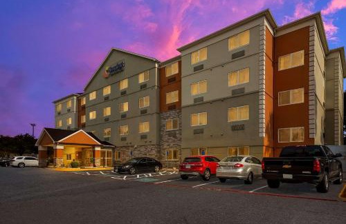St. Johns Hotel | Welcoming Comfort Inn & Suites with Pool and Family Amenities