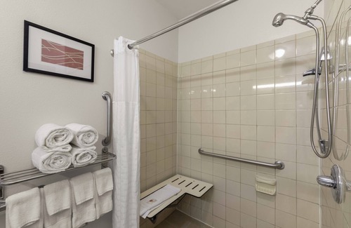 St. Johns Hotel | Accessible Comfort Inn & Suites with Spa and Breakfast
