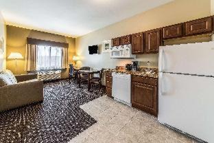 Barnesville Hotel | Comfort Inn & Suites Barnesville: Pet-Friendly Retreat