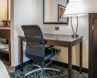 Butler Hotel | Discover Comfort Inn & Suites Butler: Family-Friendly Getaway