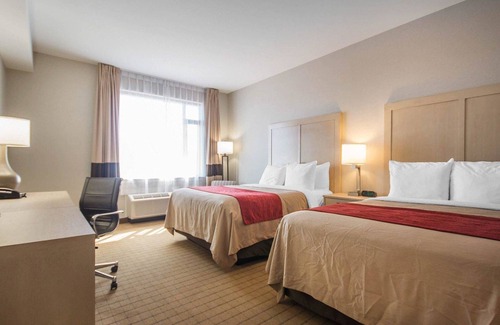 Campbell River Hotel | Exceptional Comfort Inn & Suites with Pool and Spa Access