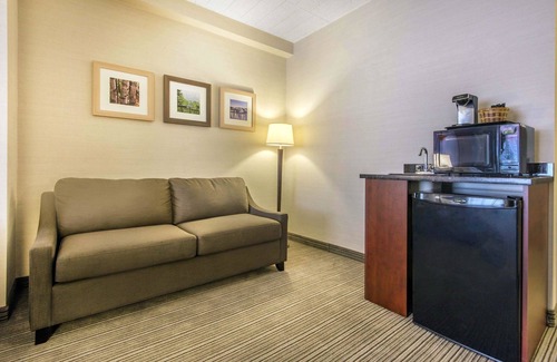 Collingwood Hotel | Welcoming Comfort Inn & Suites: Family-Friendly Amenities