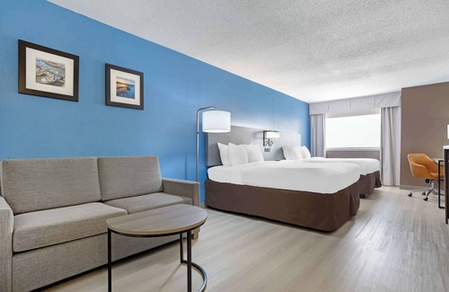 Long Beach Hotel | Budget-Friendly Comfort Inn & Suites at Crystal Inn Sportsplex