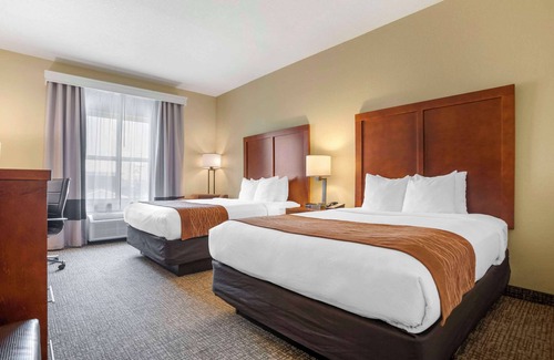 Malbis Hotel | Enjoy Comfort Inn & Suites Mobile with Pool and Spa Access