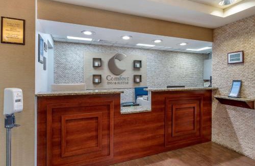 Dayton Hotel | Comfort Inn & Suites: Pet-Friendly Stay with Pool Access