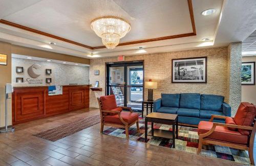 Dayton Hotel | Comfort Inn & Suites: Pet-Friendly Stay with Pool Access