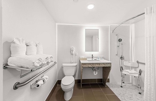 Croasdaile Farm Master Hotel | Comfort Inn & Suites Durham: Near Duke with Great Amenities