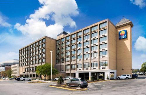 Downtown Des Moines Hotel | Pet-Friendly Comfort Inn & Suites with Pool and Hot Tub