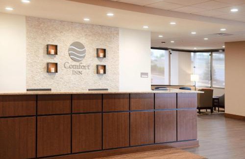 Downtown Des Moines Hotel | Pet-Friendly Comfort Inn & Suites with Pool and Hot Tub