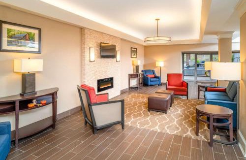 Grundy Hotel | Comfort Inn & Suites: Guest Rated 9/10 with Hot Tub & More
