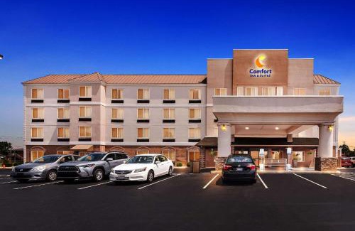 Heath Hotel | Discover Comfort Inn & Suites Columbus East with Pool & Dining