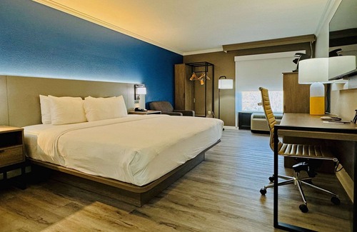 Energy Corridor Hotel | Relaxing Comfort Inn & Suites Houston Near Energy Corridor