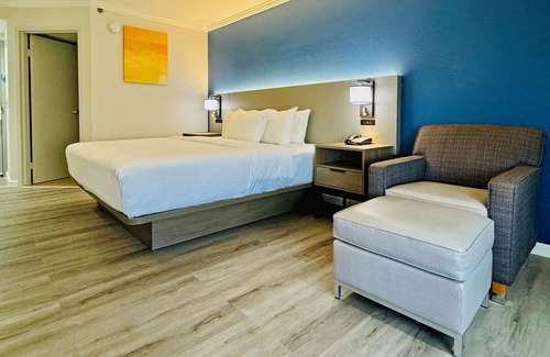 Energy Corridor Hotel | Relaxing Comfort Inn & Suites Houston Near Energy Corridor