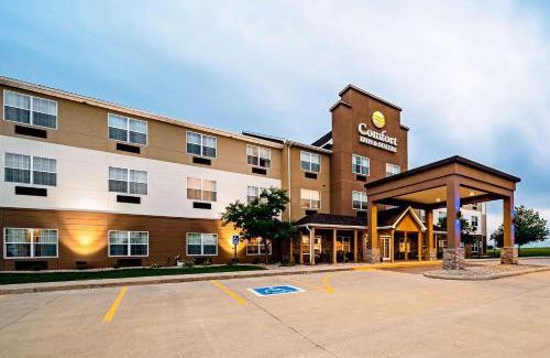 Independence Hotel | Relaxing Comfort Inn & Suites Independence with Pool Access