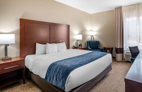 Junction City Hotel | Convenient Comfort Inn & Suites Junction City Near Fort Riley