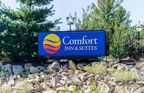 Lawrence Hotel | Comfort Inn & Suites Lawrence - Ideal for Families and Pets